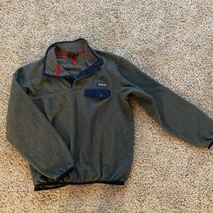 Dark Gray Patagonia Fleece Pullover. Medium.